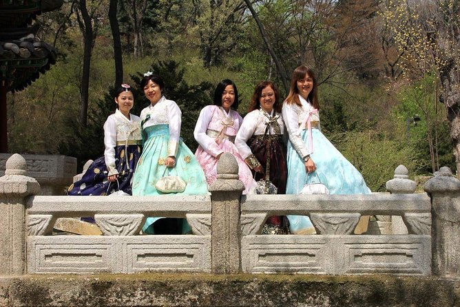 Private day tour Korea(Seoul trip) with Professional Photographer - Miki’s role as guide and photographer