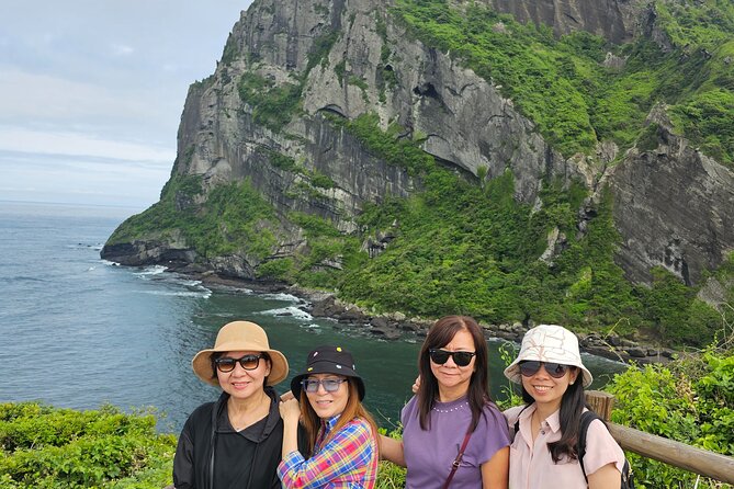 Private Day tour on the fantasy island for CRUISE customers - Hamdeok Beach and the eastern coast
