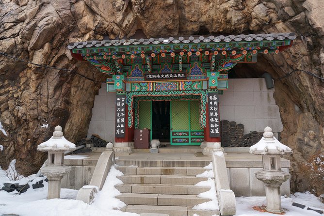 Private Hiking tour to Bukhansan Peak(Baegundae: 836.5m) with Mountain Expert - Temples, streams, and lunch on the rock
