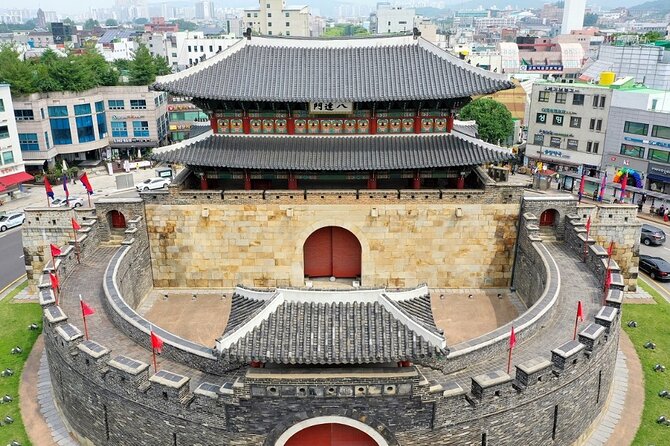 Private Korean Folk Village, Suwon Starfield Libarary&Hwaseong - Starting in Suwon at Hwaseong Fortress