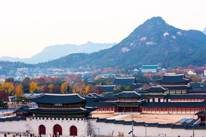Private Seoul City Tour Palace, village, temple, market - The Blue House area and Ikseon-dong’s old homes