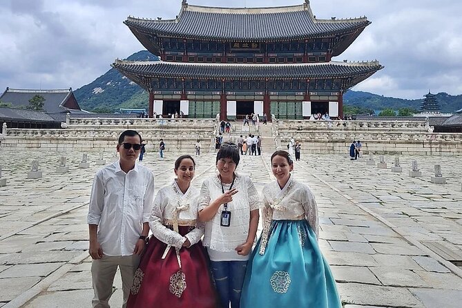 Private Seoul City Tour Palace, village, temple, market - Insadong for crafts, galleries, and a Korean lunch