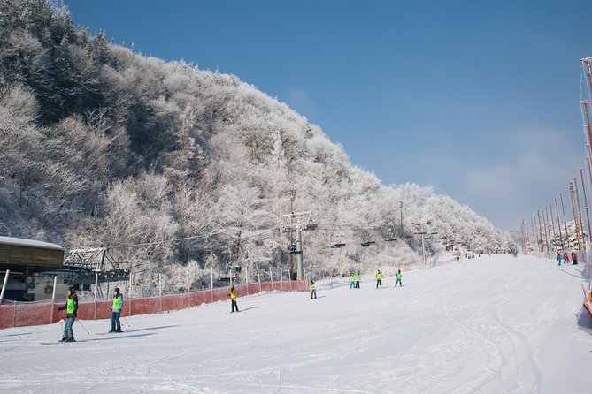 Private Ski Tour(Lesson) near Seoul at Elysian Gangchon Resort - Clothing and equipment before the lesson