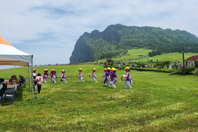 Private Tour in South and East in jeju island - Seongeup Folk Village: houses, horses, and local stories