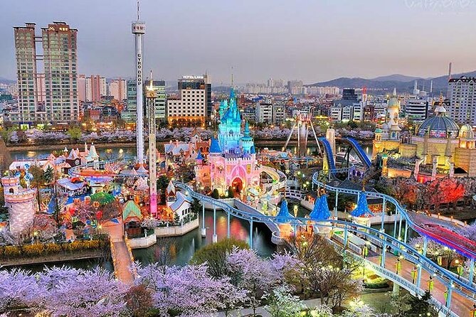 Private tour Lotte World,Tower,Aquarium(All Tickets are included) - A quick Gangnam photo stop at the Gangnam Style statue