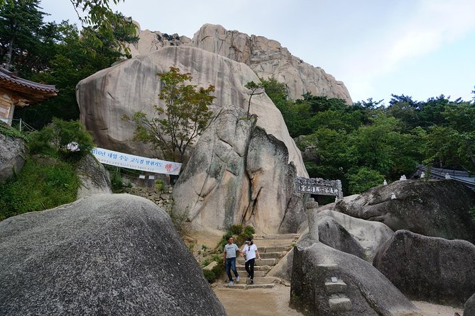 Seoraksan National Park Ulsanbawi Hiking from Seoul - What the private guide adds
