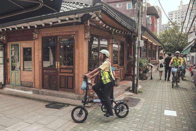 Seoul: Afternoon Ebike tour and "Happy Hour" food and drinks - Ikseondong’s alleys and a traditional sweet
