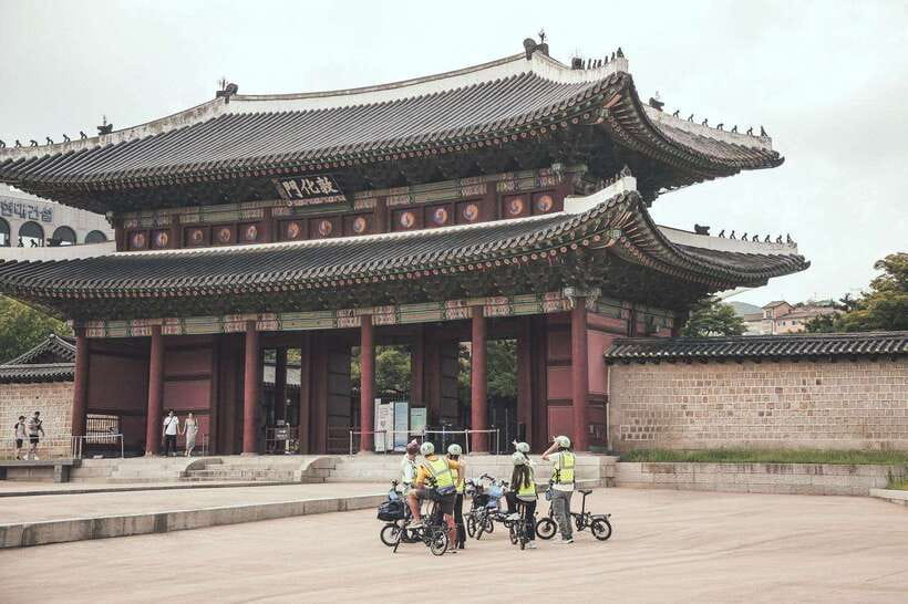 Seoul: Afternoon Ebike tour and "Happy Hour" food and drinks - The final hour: chimaek, jeon, and makgeolli