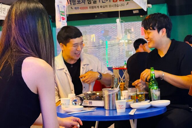 Seoul: Baseball Game Ticket with Dinner/Beer with the host - What the cheer squad adds