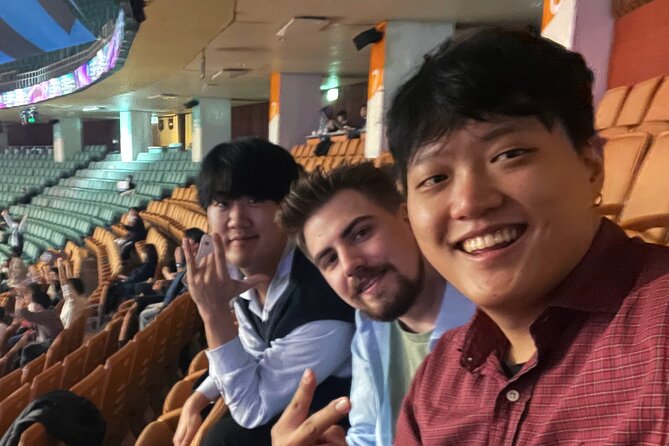 Seoul: Baseball Game Ticket with Dinner/Beer with the host - The Korean meal before the first pitch