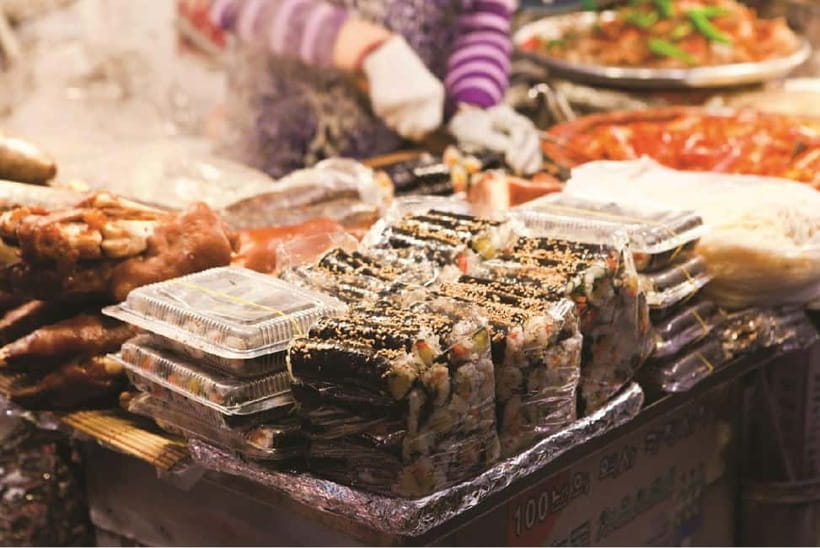 Seoul: Changgyeonggung & Gwangjang Market & Naksan Park - Why Seoul at night works so well here