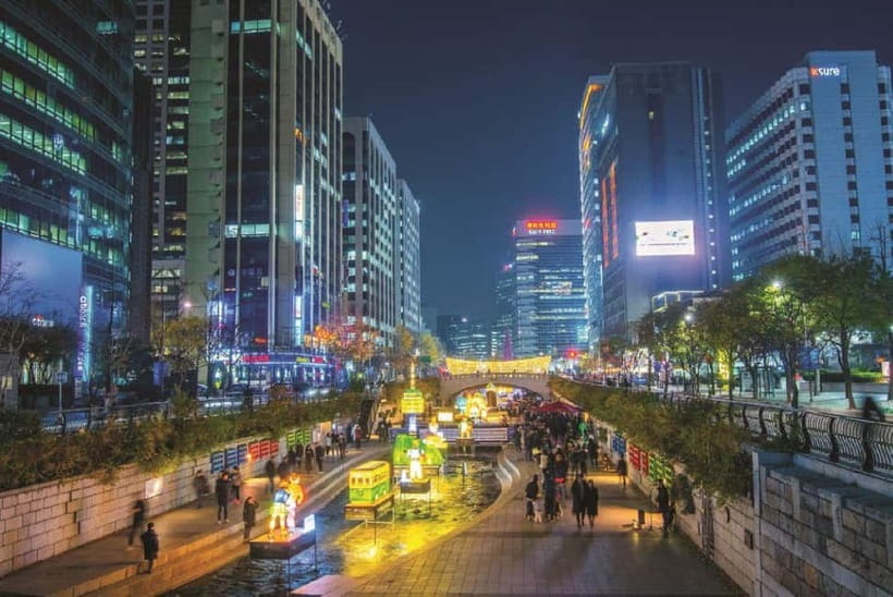 Seoul: Changgyeonggung & Gwangjang Market & Naksan Park - Changgyeonggung after sunset