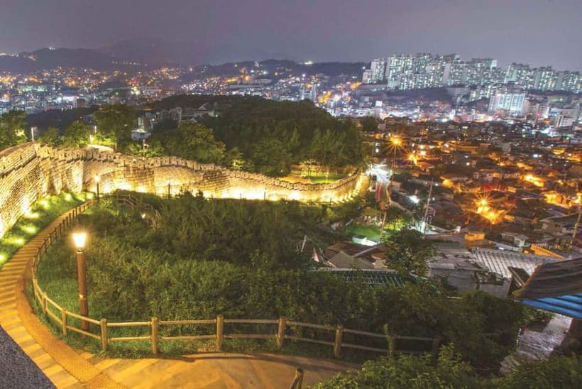 Seoul: Changgyeonggung & Gwangjang Market & Naksan Park - Naksan Park and the Rumi and Jinu connection