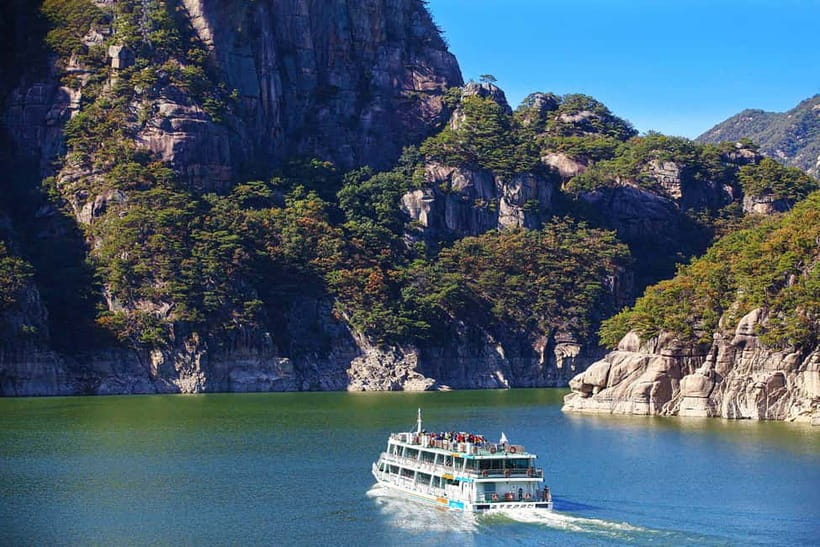 Seoul: Chungju Cruise, Cable Car & Cave Kayak Adventure Tour - Cruising the cliffs of Chungju Lake