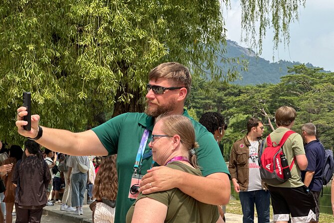 Seoul City Half Day Tour-Gyeongbok Palace Guard Changing Ceremony - Gyeongbokgung Palace and the royal center