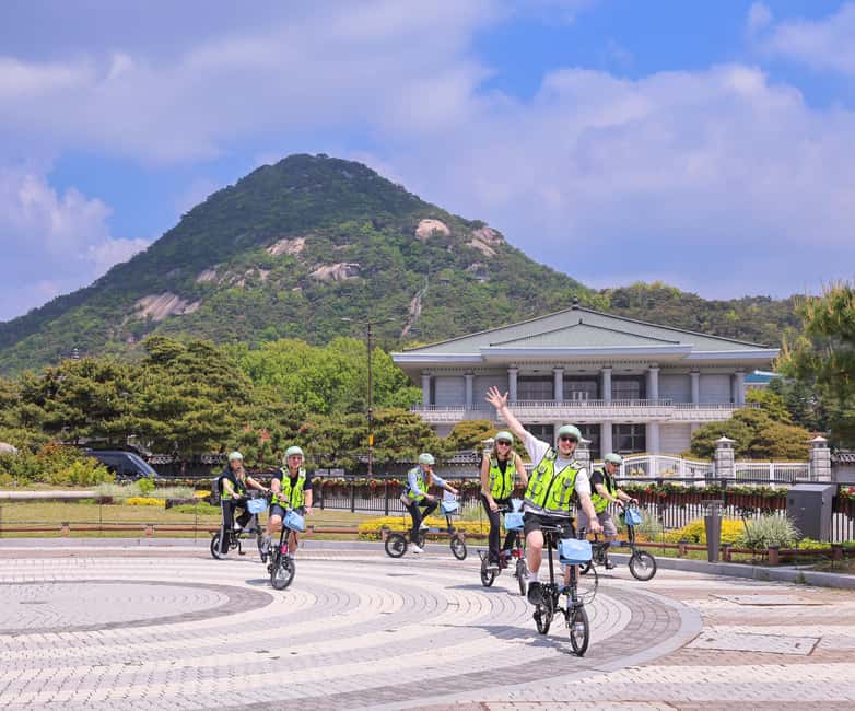Seoul: City Highlights eBike Tour - Gyeongbokgung brings royal Seoul into view