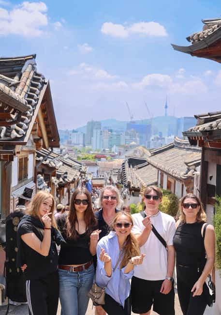 Seoul: City Highlights eBike Tour - The Blue House and Bukchon reveal two kinds of Seoul