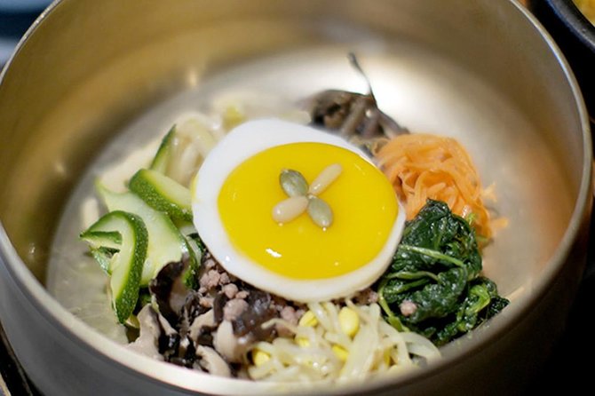 Seoul City Private Full-Day Tour Including Lunch - Gyeongbokgung and the palace gates