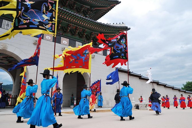 Seoul City Sightseeing Tour Including Gyeongbokgung Palace, N Seoul Tower, and Namsangol Hanok Village - The ginseng center: useful context with a sales pitch