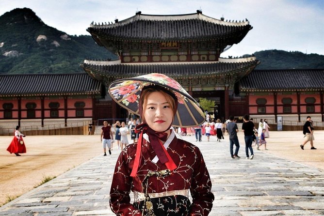 Seoul City Walking Private Tour (3hours) - One hour inside Gyeongbokgung Palace