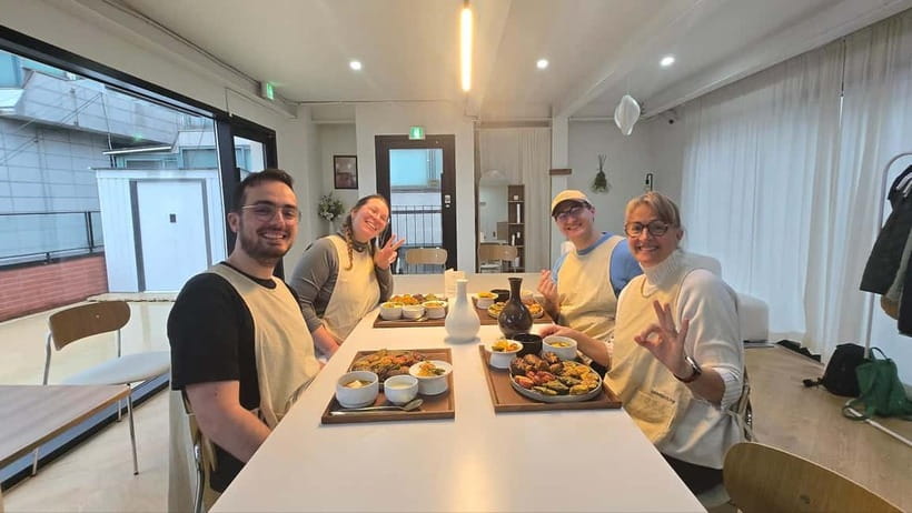 Seoul: Cooking Class and Tour with Michelin-Trained Chef - A small group with room for questions