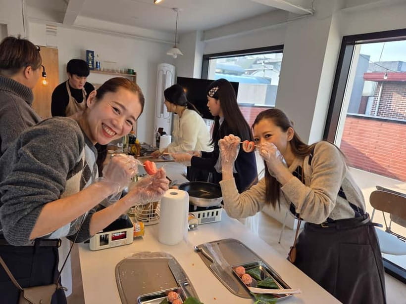 Seoul: Cooking Class and Tour with Michelin-Trained Chef - Who should book this Mangwon cooking class?