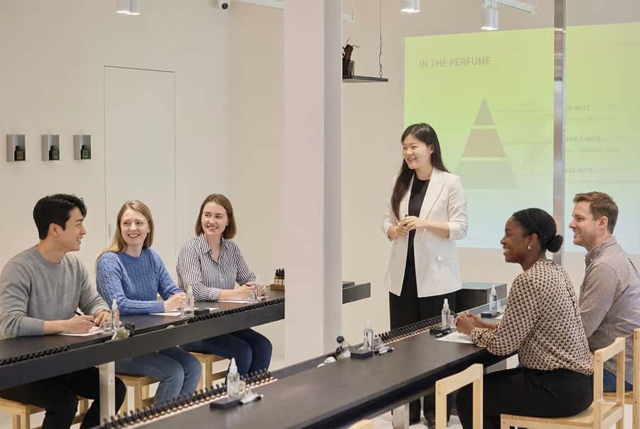 Seoul: Create Your Own Natural Perfume with a Perfumer - Testing top, middle, and base notes