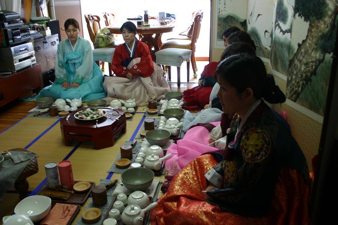 Seoul Cultural Tour - Kimchi Making, Gyeongbok palace with Hanbok - Insadong and the Final Stop