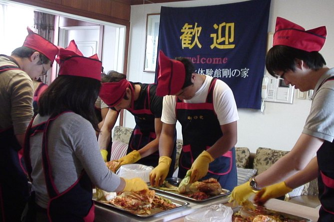 Seoul Cultural Tour - Kimchi Making, Gyeongbok palace with Hanbok - Guides and the Small-Group Feel