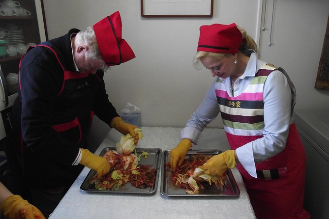 Seoul Cultural Tour - Kimchi Making, Gyeongbok palace with Hanbok - Choosing Hanbok for Palace Photos
