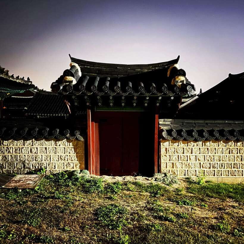 Seoul: Dark Side of the City and Ghost Stories Walking Tour - Why Seoul’s dark side makes a good evening walk