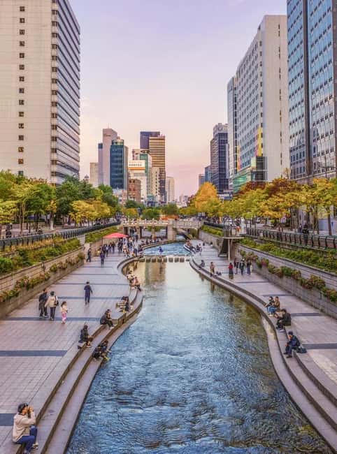Seoul Day Tour: Gyeongbok Palace, Bukchon, Gwangjang Market - Why the van transfers matter