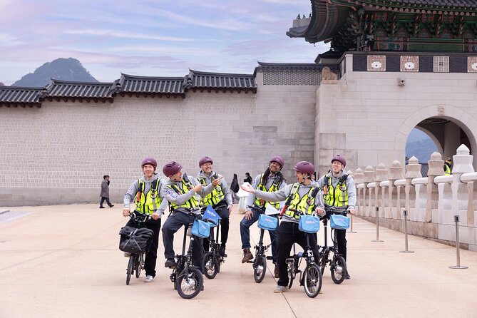 Seoul E-bike Tour - Getting ready at Jongno Town