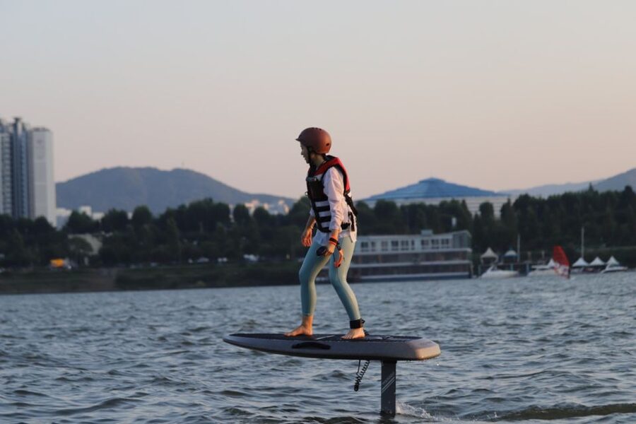 Seoul : Efoil Experience in Han River - The first lesson: control before flight