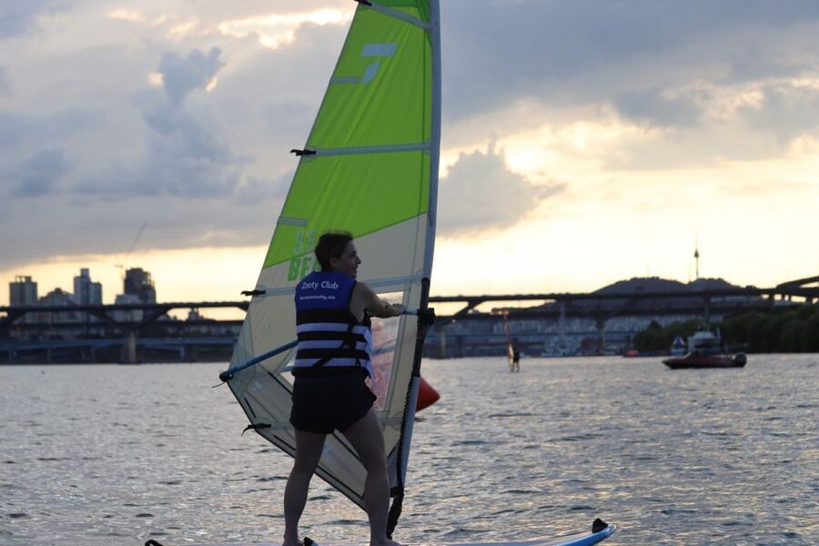 Seoul : Efoil Experience in Han River - What the $124 price covers