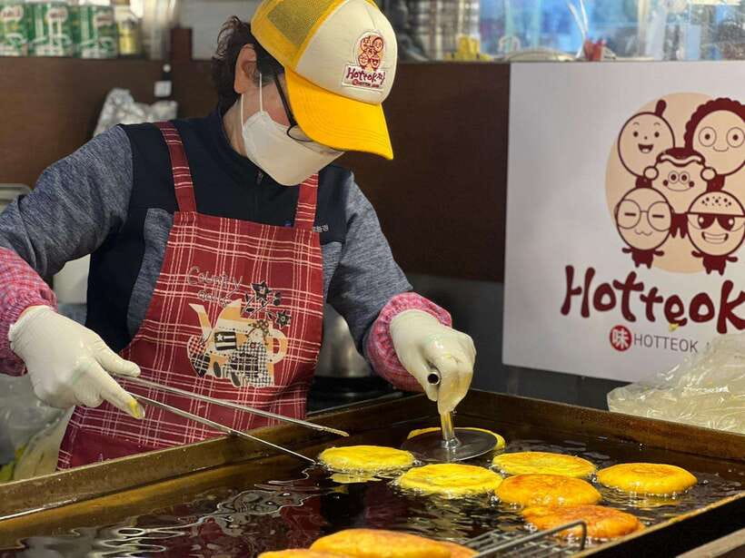 Seoul: Fearless Foodie Gwangjang Market Food Adventure - The guide makes the difference