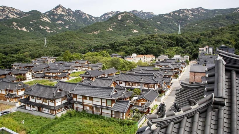 Seoul Full-Day City Tour: Hanok Village, Scenic Routes - What the guides add to the outing
