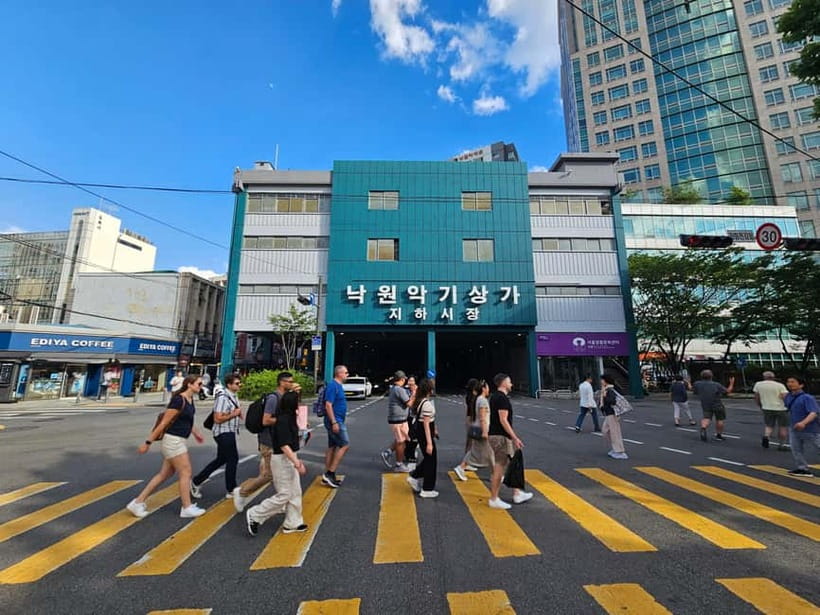 Seoul: Guided Food & Market Tour with 8+ Tastings - Insadong and the Teahouse Finale