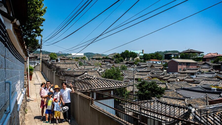 Seoul: Guided Small Group V.I.P Morning Pedicab Tour - A short stop for less obvious streets