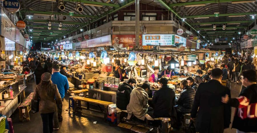 Seoul Gwangjang Market Foody Walking Tour - A short pause beside Cheonggyecheon Stream