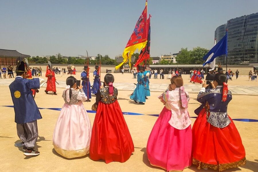 Seoul: Gyeongbok Palace and Bukchon Hanok Walking Tour - The National Folk Museum’s view of daily life