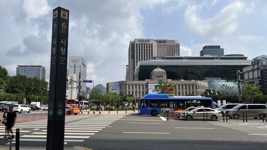Seoul: Gyeongbok Palace and Bukchon Hanok Walking Tour - Insadong: a useful finish for the rest of your day