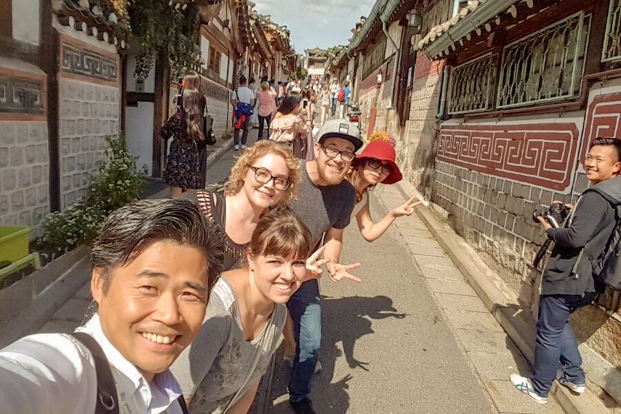 Seoul: Gyeongbok Palace and Bukchon Hanok Walking Tour - Gyeongbokgung Palace and the Joseon court