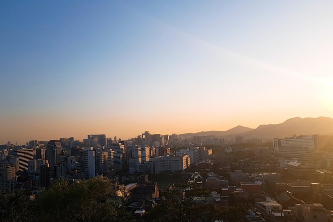 Seoul: Gyeongbok Palace, Bukchon Village, and Gwangjang Tour - Bugak Skyway and the view from Bugak Palgakjeong