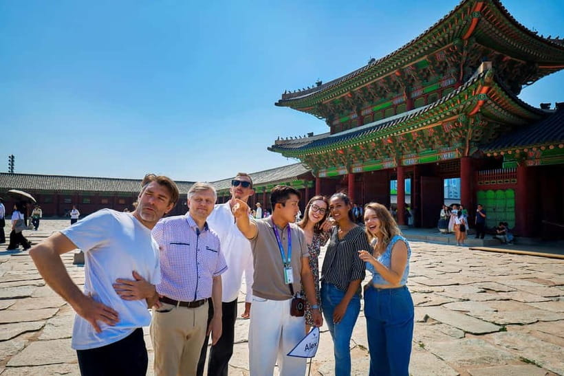 Seoul: Gyeongbok Palace, N Tower, & Local Market City Tour - Gyeongbok Palace and the royal court