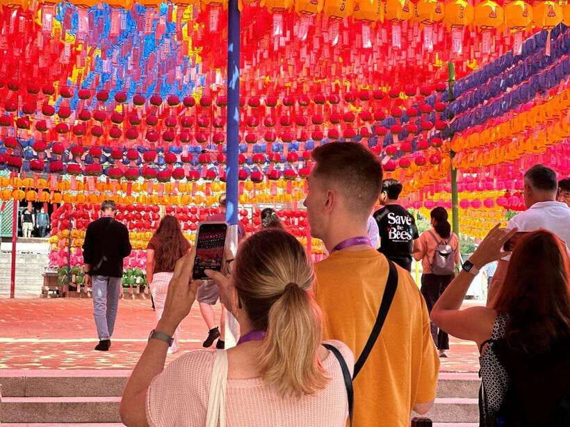 Seoul: Gyeongbok Palace, N Tower, & Local Market City Tour - Namsan Cable Car and the Seoul skyline