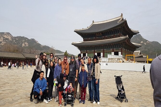 Seoul: Gyeongbokgung Palace Half Day Tour - Meeting at Exit 5 and entering the palace