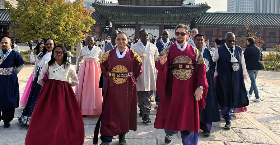 Seoul Half-Day City Highlight, Palace Tour with Hanbok - Walking through Bukchon Hanok Village