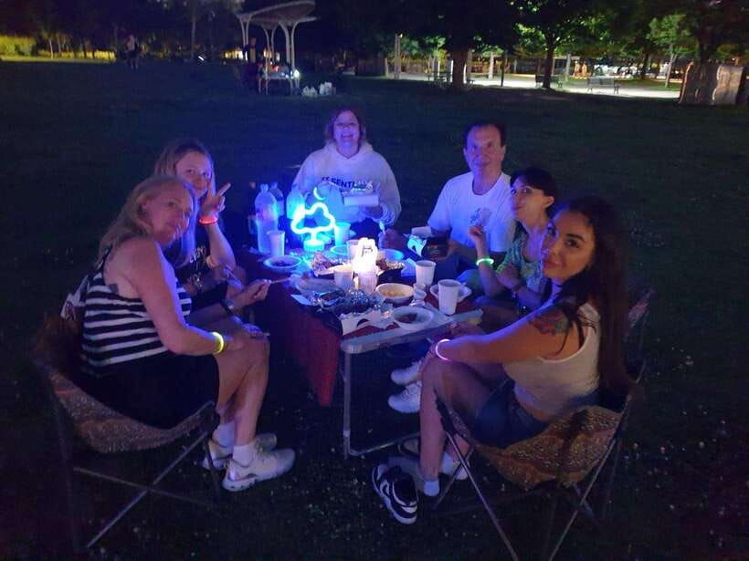 Seoul: Han River Night Picnic & Games with Cruise - The e-bike alternative to Banpo Bridge