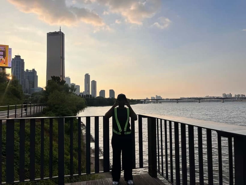 Seoul: Han River Sunset Bike Tour with Rainbow Fountain Show - Why this bike ride gives you a fuller Han River evening